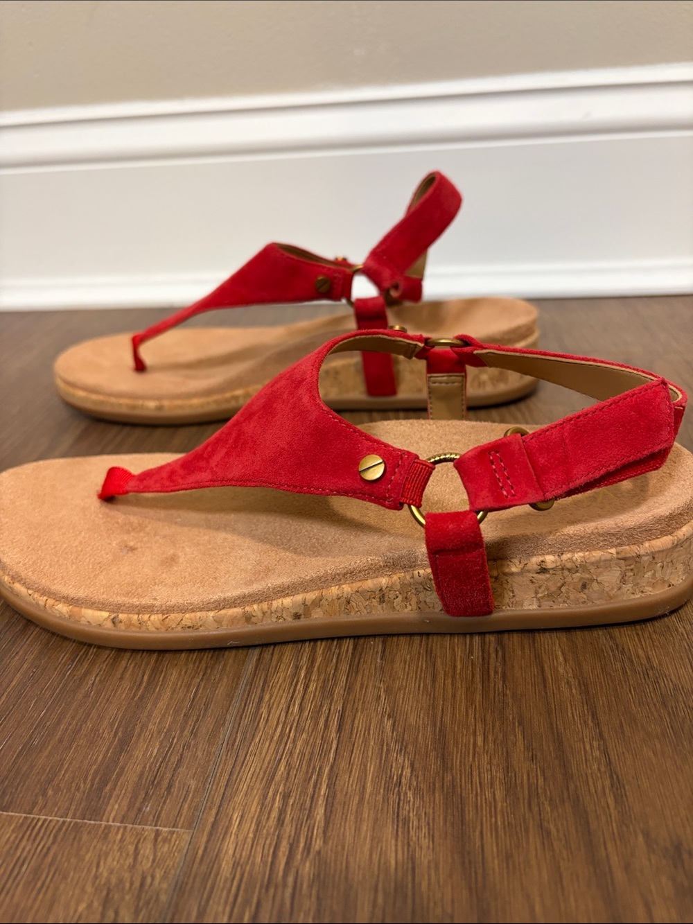 Vionic | New Kirra II Red Cork-Trim Thong Sandal women’s Size 7 suede upper - Picture 4 of 9